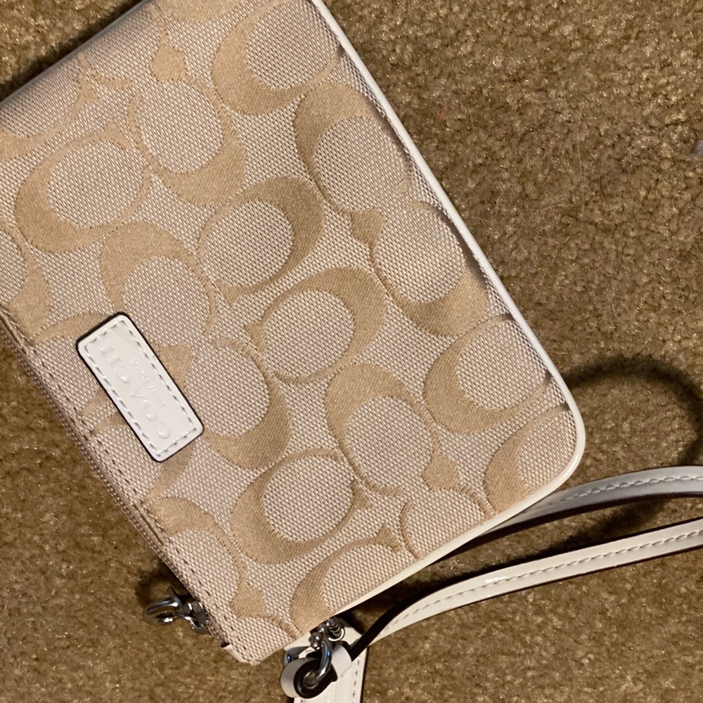 Coach wristlet - Picture 2 of 2